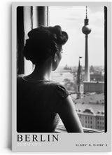 Paul Sinus Leinwandbild 80x120cm Berlin Germany Leinwandbild elegante Frau am Fenster mit Blick auf den Fernsehturm nostalgische Schwarz-Weiß-Stadtansicht