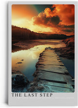 Paul Sinus Leinwandbild 40x60cm Der letzte Schritt – Dramatische Landschaft mit Holzsteg, spiegelndem Wasser und leuchtendem Himmel