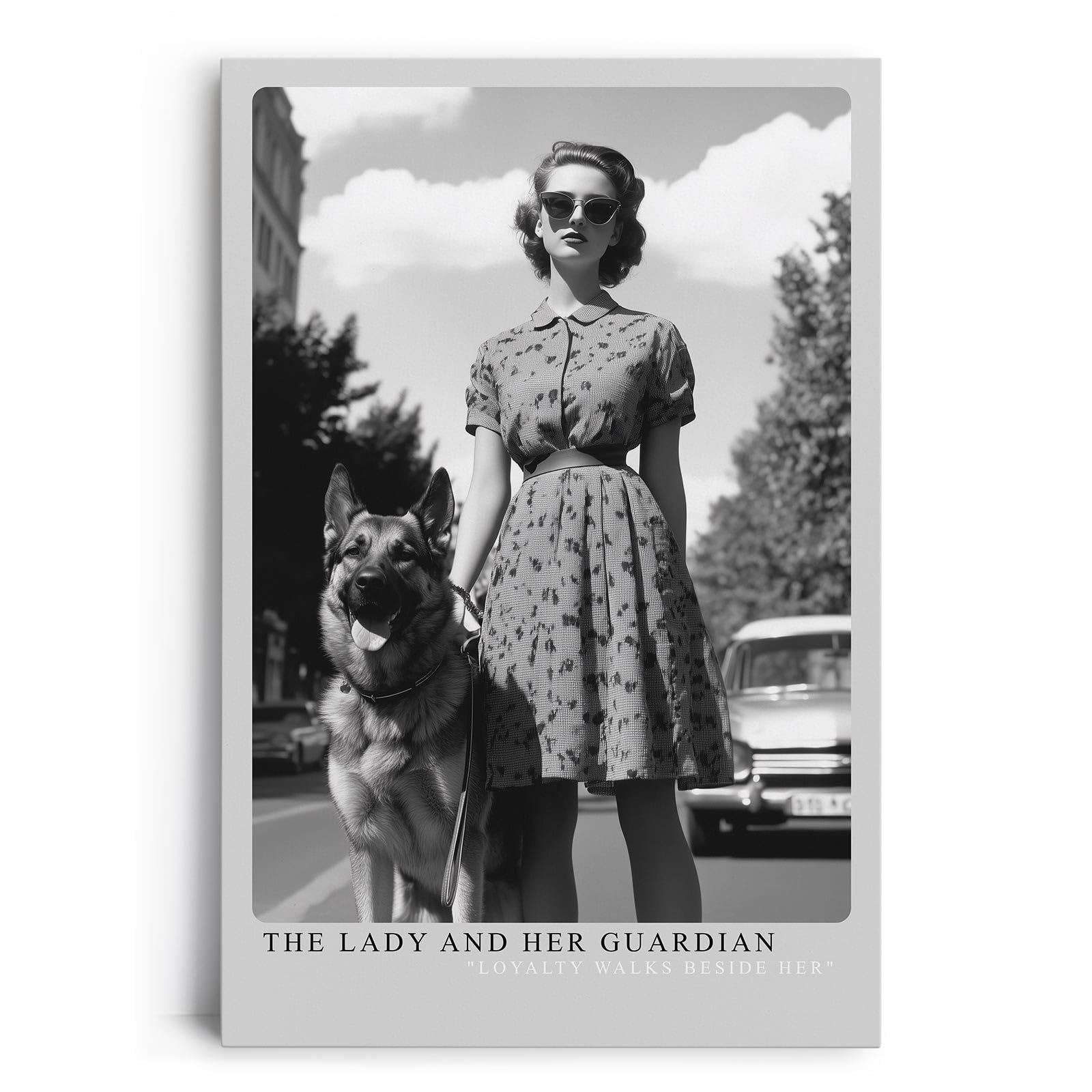 Paul Sinus Leinwandbild 60x90cm Die Dame und ihr Wächter – Stilvolles Schwarz-Weiß-Porträt einer eleganten Frau mit treuem Schäferhund