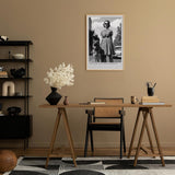 Paul Sinus Leinwandbild 60x90cm Die Dame und ihr Wächter – Stilvolles Schwarz-Weiß-Porträt einer eleganten Frau mit treuem Schäferhund