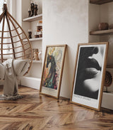 Paul Sinus Leinwandbild 40x60cm Die Sprache der Stille – Sinnliches Schwarz-Weiß-Porträt mit kontrastreicher Lichtführung und geheimnisvoller Eleganz