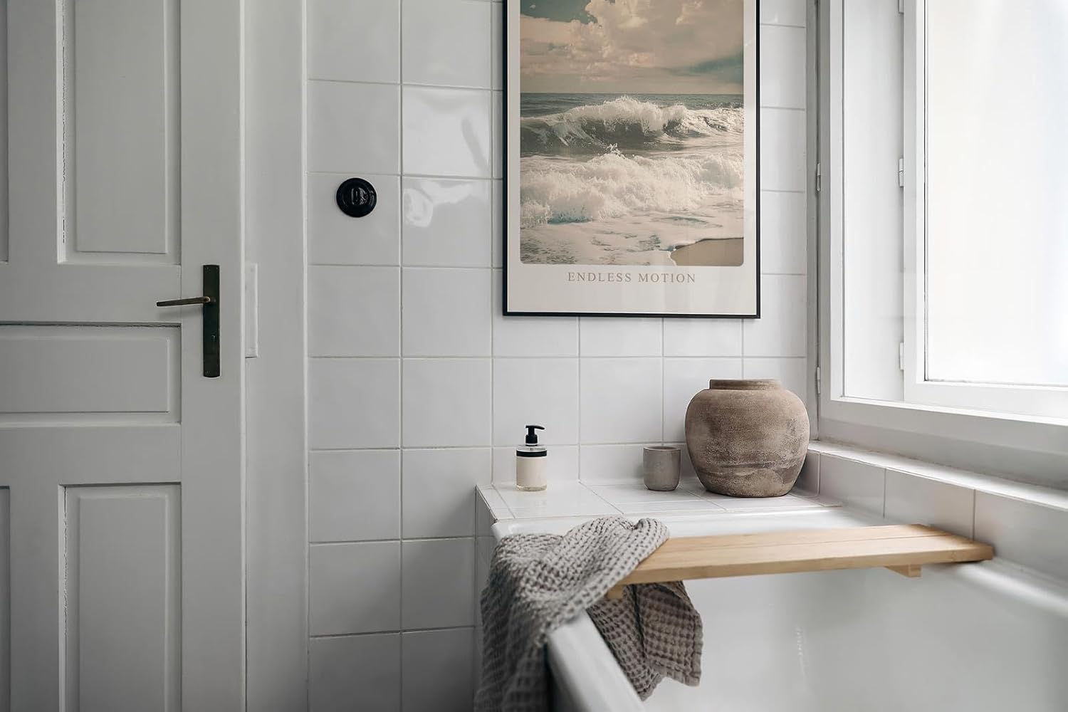 Paul Sinus Leinwandbild 80x120cm Endlose Bewegung – Sanfte Meereswellen am Strand mit verträumtem Himmel in nostalgischer Farbgebung