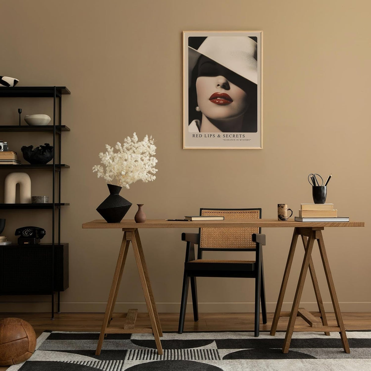 Paul Sinus Leinwandbild 60x90cm geheimnisvolle Frau mit rotem Lippenstift und elegantem Hut – stilvolles Leinwandbild mit zeitloser Ästhetik