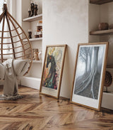 Paul Sinus Leinwandbild 60x90cm geheimnisvolle Waldszene mit nebelverhangenen Bäumen, mystische Wandkunst in kühlen Grautönen mit atmosphärischer Tiefe