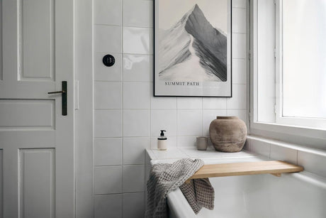 Paul Sinus Leinwandbild 60x90cm Gipfelpfad – Minimalistisches Bergmotiv mit einsamem Weg zur Spitze in monochromer Ästhetik