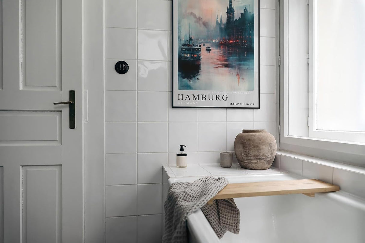 Paul Sinus Leinwandbild 80x120cm Hamburg Misty Evenings – Atmosphärische Hafenszene mit nebligem Elbufer, beleuchteten Gebäuden, Schiffe