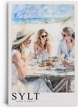 Paul Sinus Leinwandbild 40x60cm Leinwandbild Elegantes Strandfrühstück auf Sylt – Sommerliche Strandatmosphäre, Frauen im weißen Look
