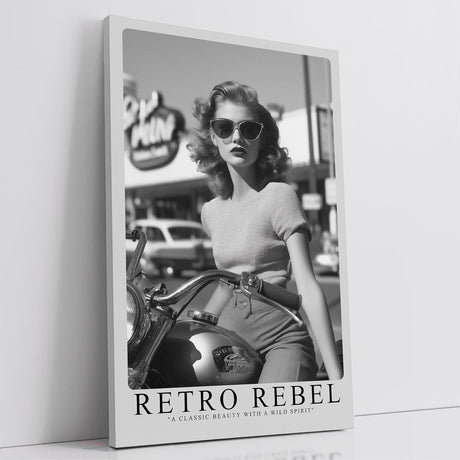 Paul Sinus Leinwandbild 40x60cm Leinwandbild Retro Rebell – Stilvolle Schwarz-Weiß-Fotografie einer starken Frau mit Motorrad, Vintage-Glamour