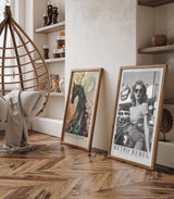 Paul Sinus Leinwandbild 40x60cm Leinwandbild Retro Rebell – Stilvolle Schwarz-Weiß-Fotografie einer starken Frau mit Motorrad, Vintage-Glamour