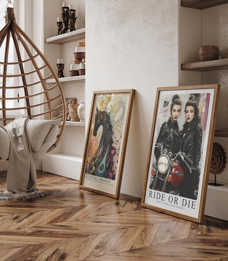 Paul Sinus Leinwandbild 60x90cm Leinwandbild Ride or Die – Ausdrucksstarke Rebellinnen in Lederjacken mit Vintage-Motorrad, urbaner Charme