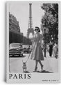 Paul Sinus Leinwandbild 80x120cm stilvolle Vintage-Fotografie einer eleganten Frau mit Hund vor dem Eiffelturm in Paris, zeitlose Schwarz-Weiß-Kunst
