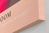Paul Sinus Kunstdruck 40x60cm Blushing Bloom – Poesie in Rosa mit weichem Fokus