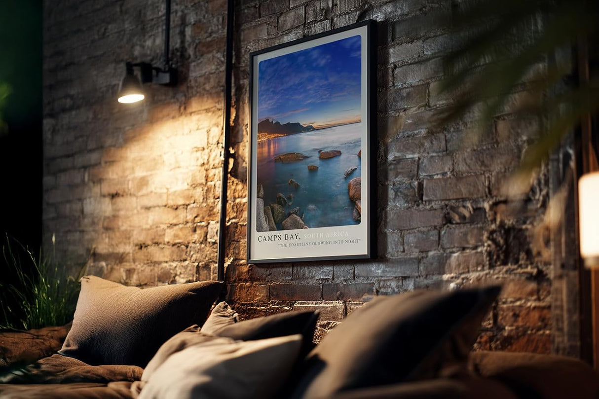 Paul Sinus Kunstdruck 40x60cm Camps Bay South Africa Küstenlinie bei Abenddämmerung mit Lichtspiegelung und Felsformationen