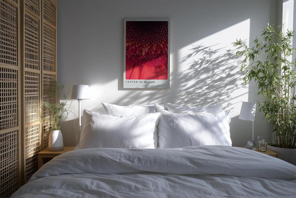 Paul Sinus Kunstdruck 40x60cm Center of Bloom – Makroaufnahme einer roten Blüte mit faszinierender Struktur und Tiefe