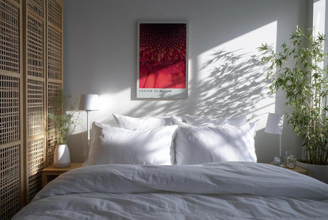 Paul Sinus Kunstdruck 40x60cm Center of Bloom – Makroaufnahme einer roten Blüte mit faszinierender Struktur und Tiefe