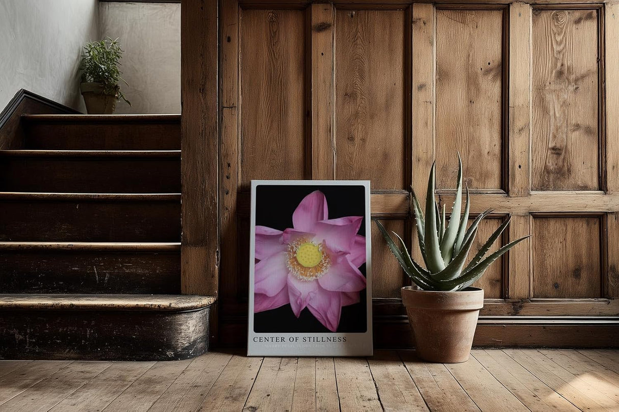Paul Sinus Kunstdruck 40x60cm Center of Stillness Lotusblüte in zartem Rosa mit gelber Mitte