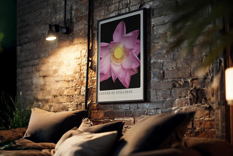 Paul Sinus Kunstdruck 40x60cm Center of Stillness Lotusblüte in zartem Rosa mit gelber Mitte