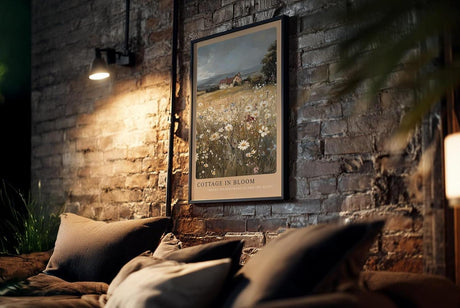 Paul Sinus Kunstdruck 40x60cm Cottage in Bloom – Wildblumenwiese mit Landhaus unter weitem Himmel in malerischer Landschaft
