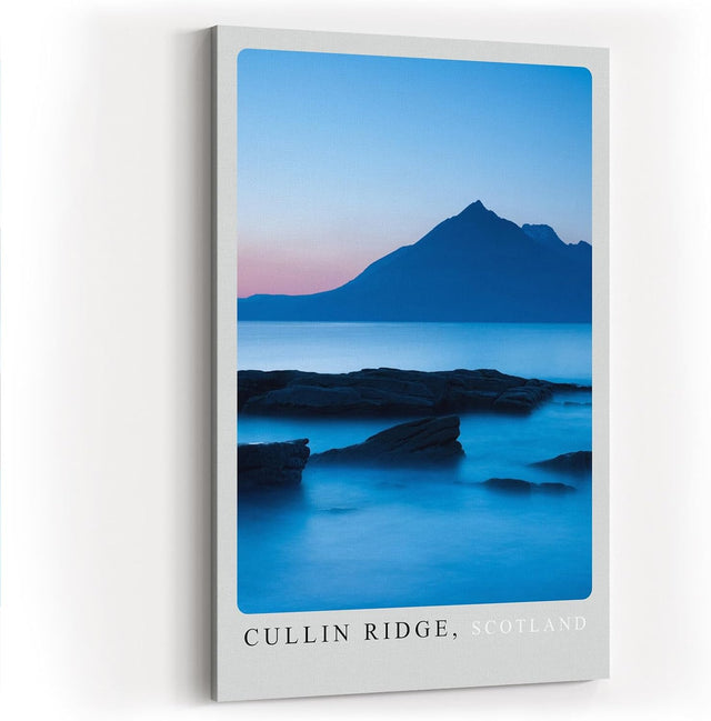 Paul Sinus Kunstdruck 40x60cm Cullin Ridge – schottische Bergsilhouette bei Sonnenuntergang mit ruhiger Küstenstimmung