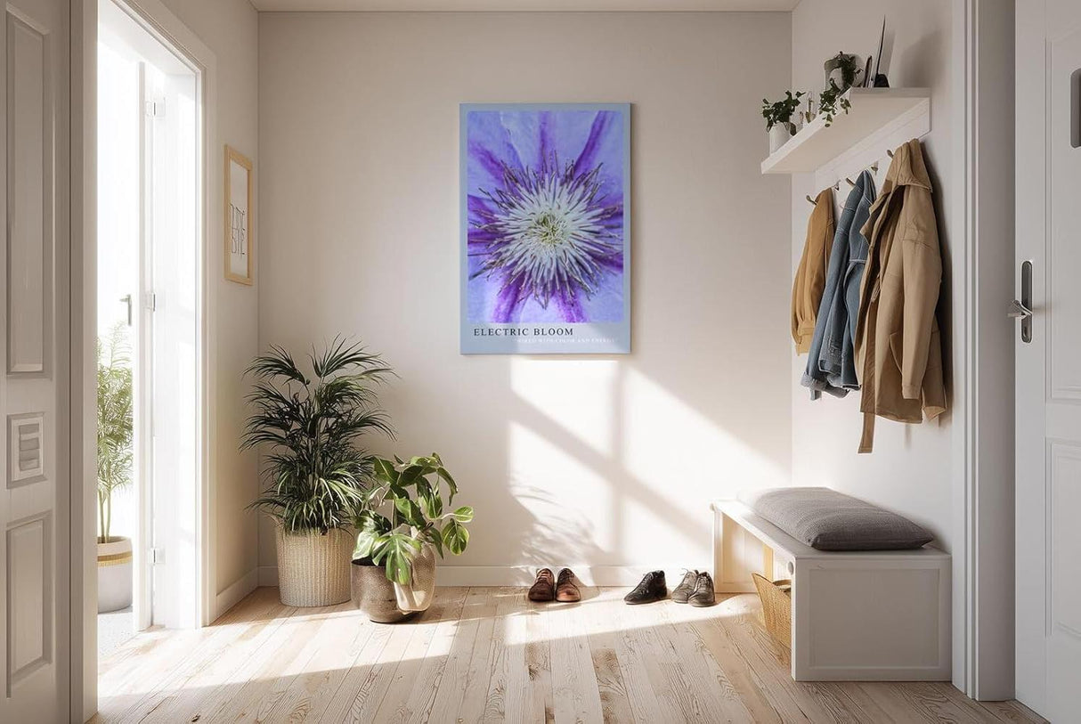 Paul Sinus Kunstdruck 40x60cm Electric Bloom – Nahaufnahme einer lila Blüte mit intensiver Mitte