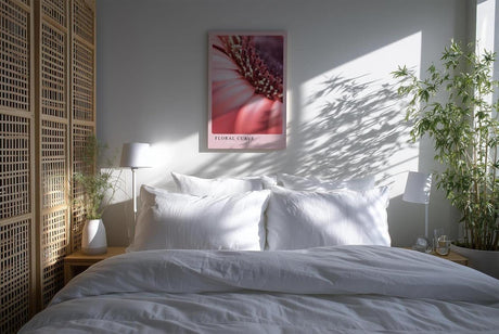 Paul Sinus Kunstdruck 40x60cm Floral Curve mit Makroaufnahme einer rosa Blüte in sanfter Kurve