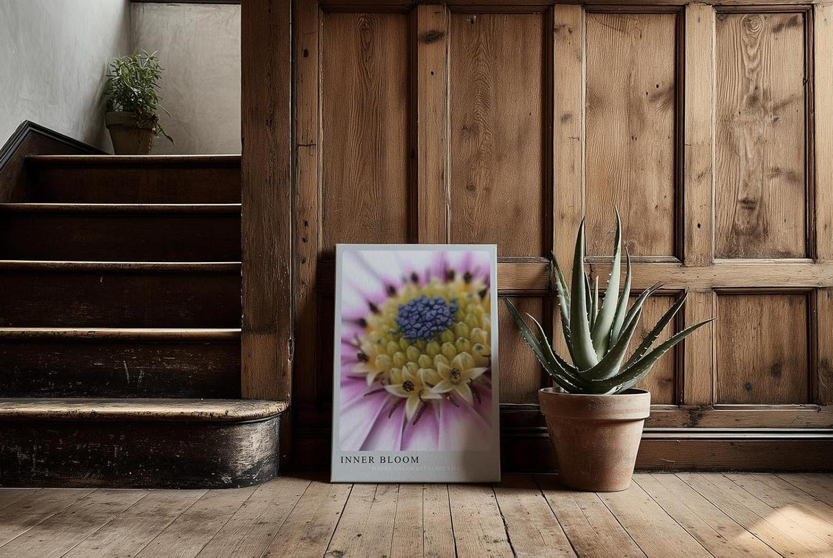 Paul Sinus Kunstdruck 40x60cm Inner Bloom – Blüte im Fokus mit kraftvoller Farbstruktur und Tiefe