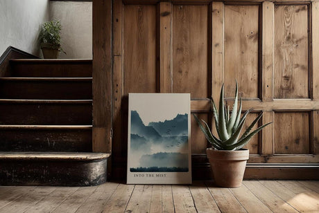 Paul Sinus Kunstdruck 40x60cm Into the Mist mit nebelverhangenen Bergen und Vogelschwarm