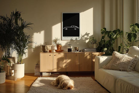 Paul Sinus Kunstdruck 40x60cm Jaguar E Type – Klassischer Sportwagen in Schwarz-Weiß auf tiefschwarzem Hintergrund in Seitenansicht