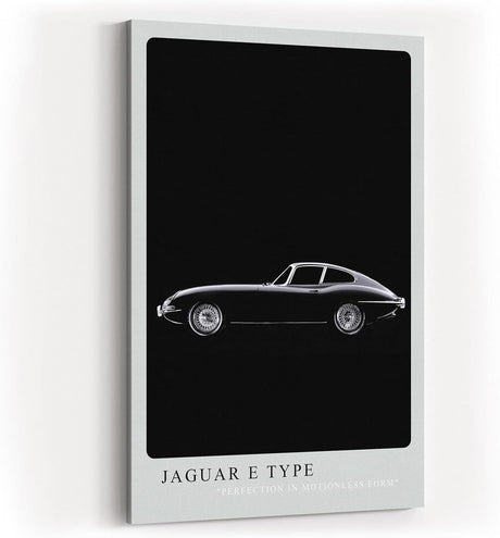Paul Sinus Kunstdruck 40x60cm Jaguar E Type – Klassischer Sportwagen in Schwarz-Weiß auf tiefschwarzem Hintergrund in Seitenansicht