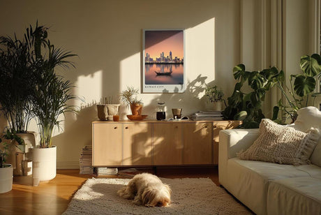 Paul Sinus Kunstdruck 40x60cm Kuwait City bei Sonnenuntergang – Skyline mit traditionellem Boot auf ruhigem Wasser