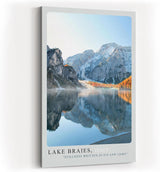 Paul Sinus Kunstdruck 40x60cm Lake Braies Italien – spiegelglatter Bergsee mit verschneiten Gipfeln in der Morgensonne