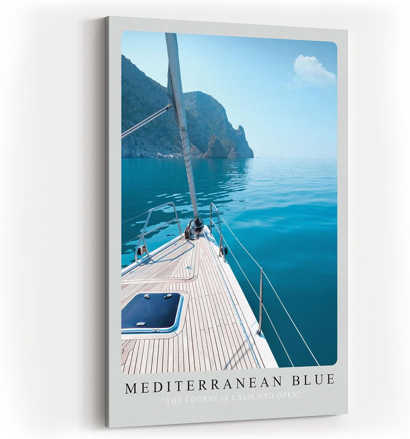 Paul Sinus Kunstdruck 40x60cm Mediterranean Blue – Segelboot auf ruhiger See mit Blick auf Küste im Morgenlicht