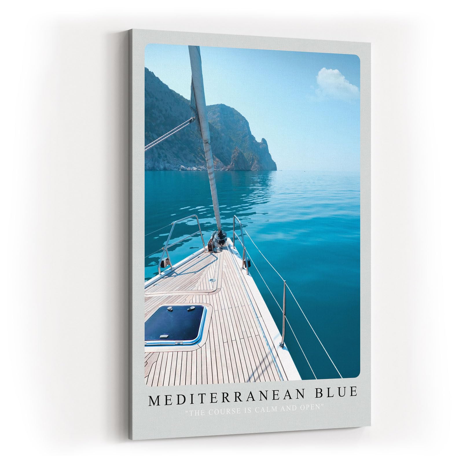 Paul Sinus Kunstdruck 40x60cm Mediterranean Blue – Segelboot auf ruhiger See mit Blick auf Küste im Morgenlicht