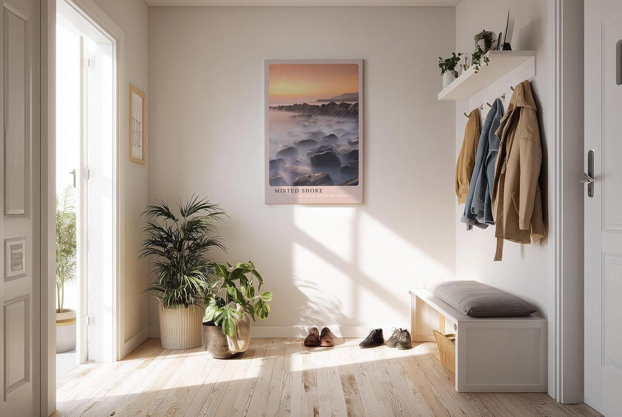 Paul Sinus Kunstdruck 40x60cm Misted Shore – stimmungsvolle Küstenlandschaft mit Felsen im Nebel und sanftem Licht