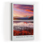 Paul Sinus Kunstdruck 40x60cm Morning at the Lake – Alpenpanorama mit ruhigem See im Morgenlicht in Rosa und Violett