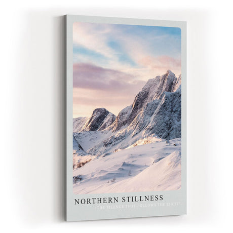 Paul Sinus Kunstdruck 40x60cm Northern Stillness mit verschneiter Gebirgslandschaft im Morgenlicht