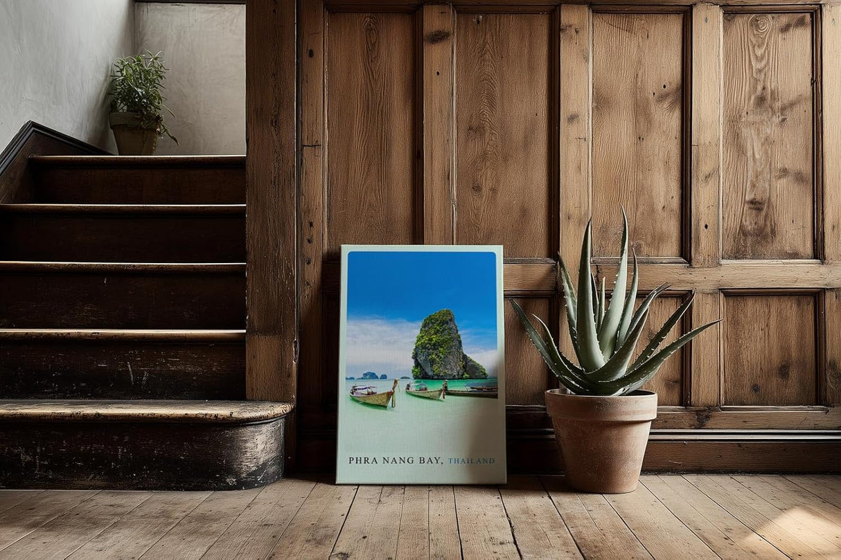 Paul Sinus Kunstdruck 40x60cm Phra Nang Bay – tropische Bucht in Thailand mit Longtail-Booten und Felseninsel