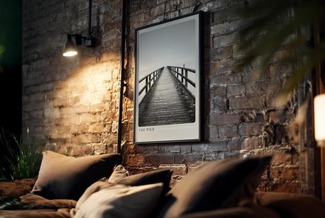 Paul Sinus Kunstdruck 40x60cm Pier Steg Schwarzweiß Minimalismus Fotografie Meer Horizont