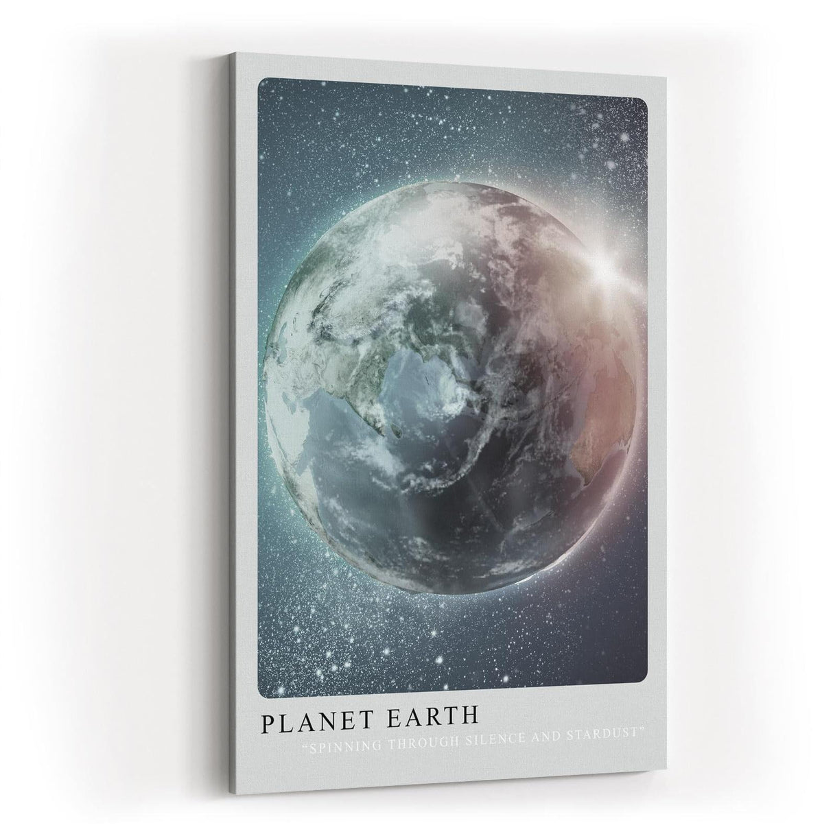 Paul Sinus Kunstdruck 40x60cm Planet Earth – Erde aus dem All mit Sonnenlicht und Sternenstaub