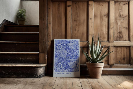 Paul Sinus Kunstdruck 40x60cm Royal Botanica florales Erbe in kräftigem Kobaltblau mit botanischer Eleganz