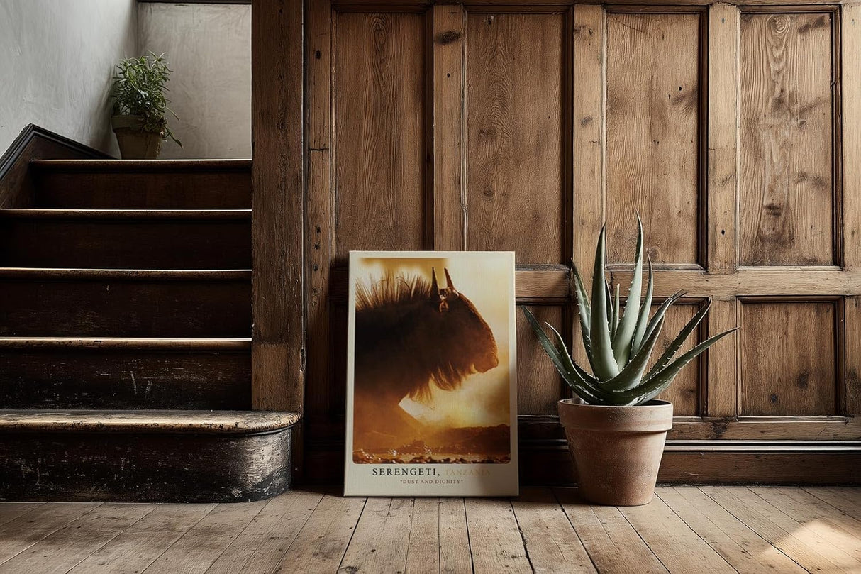 Paul Sinus Kunstdruck 40x60cm Serengeti Tansania Gnu im Staub bei Sonnenuntergang – Wildnis in Bewegung