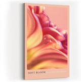 Paul Sinus Kunstdruck 40x60cm Soft Bloom – zarte Blütenblätter in Rosatönen mit Tautropfen in sanfter Nahaufnahme