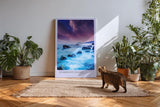 Paul Sinus Kunstdruck 40x60cm Stardust Coast – traumhafte Küstenlandschaft unter violettem Sternenhimmel