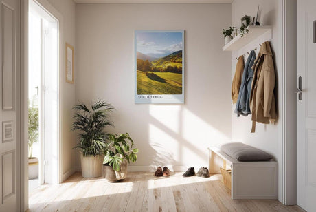 Paul Sinus Kunstdruck 40x60cm Südtirol Italien – sonnige Hügellandschaft mit goldenen Wiesen und herbstlicher Tiefe