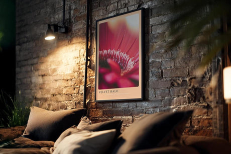 Paul Sinus Kunstdruck 40x60cm Velvet Halo – zartes Blütenmotiv in weichem Licht und samtiger Atmosphäre