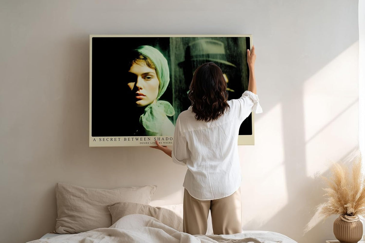 Paul Sinus Wandbild 120x80cm A Secret Between Shadows Film Noir Szene mit Frau und Mann im Schatten Dramatische Vintage Kunst fuer Wohnzimmer und Büro