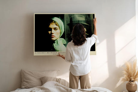 Paul Sinus Wandbild 120x80cm A Secret Between Shadows Film Noir Szene mit Frau und Mann im Schatten Dramatische Vintage Kunst fuer Wohnzimmer und Büro