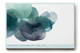 Paul Sinus Wandbild Abstract Blooms of the Sea – Poetische Formen in zarten Blautönen