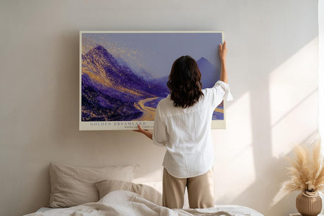 Paul Sinus Wandbild 120x80cm abstrakte Berglandschaft violett gold moderne Landschaftskunst traumhafte Naturmalerei grosses Kunstbild Wanddekoration fuer Wohnzimmer Büro
