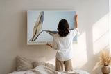 Paul Sinus Wandbild 120x80cm abstrakte schwebende Form moderne minimalistische Kunst sanfte Goldtoene elegante Linien Kunstdruck stilvolle Wanddekoration fuer Wohnzimmer Büro Schlafzimmer